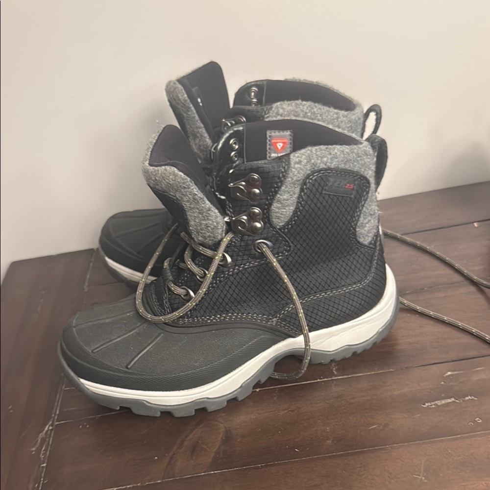 L.L. Bean Black and Gray Strom Chaser boots - Picture 3 of 6